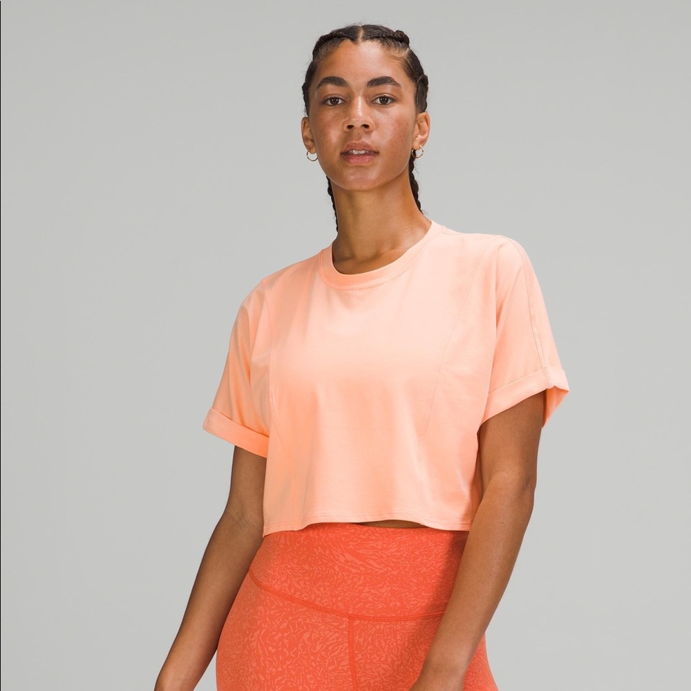 Cropped Lululemon shirt